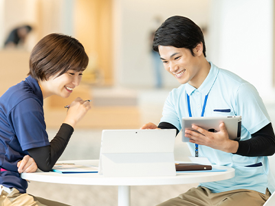 私たちは、現場に寄り添ったサービスを通じて、より良い福祉の未来を創造していきます。
